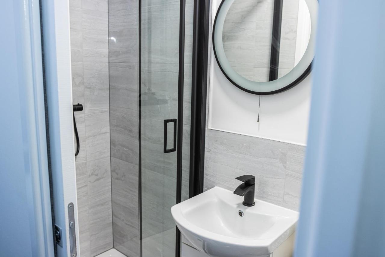 Lush Lodge -Home Away In Telford, For Contractors, Families, Group Of Friends, Long Term Stays Zewnętrze zdjęcie